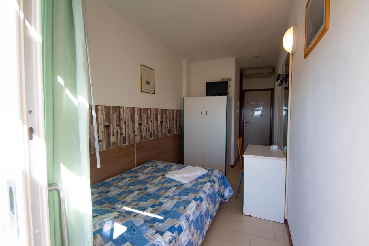 Hotel Ambra ลินญาโน ซับเบียโดโร ภายนอก รูปภาพ