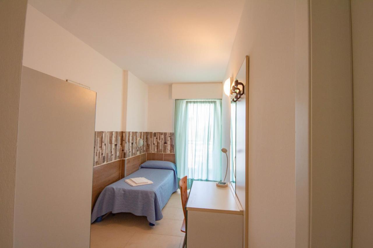 Hotel Ambra ลินญาโน ซับเบียโดโร ภายนอก รูปภาพ