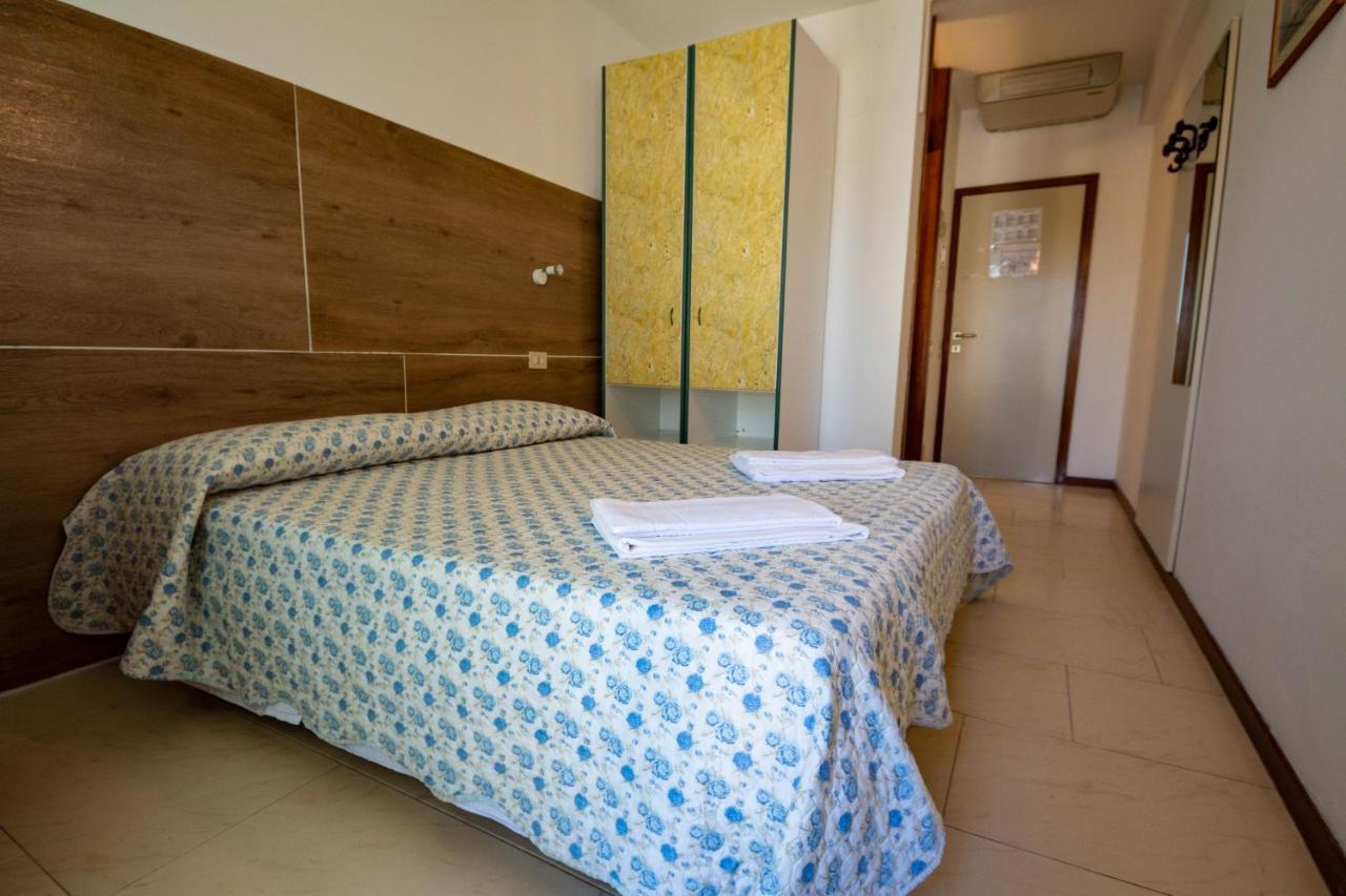 Hotel Ambra ลินญาโน ซับเบียโดโร ภายนอก รูปภาพ