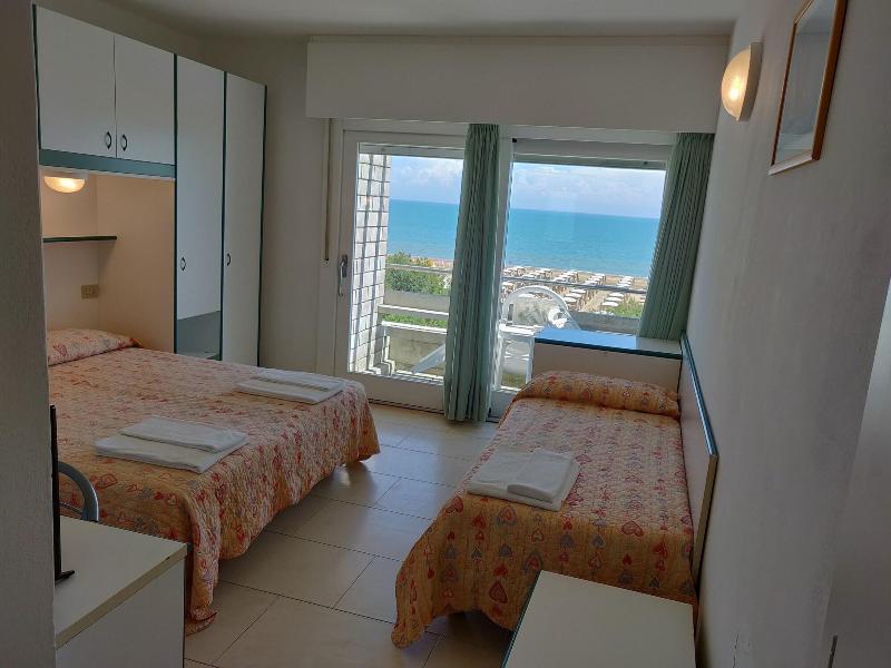Hotel Ambra ลินญาโน ซับเบียโดโร ภายนอก รูปภาพ