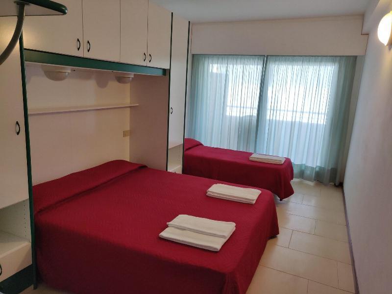 Hotel Ambra ลินญาโน ซับเบียโดโร ภายนอก รูปภาพ