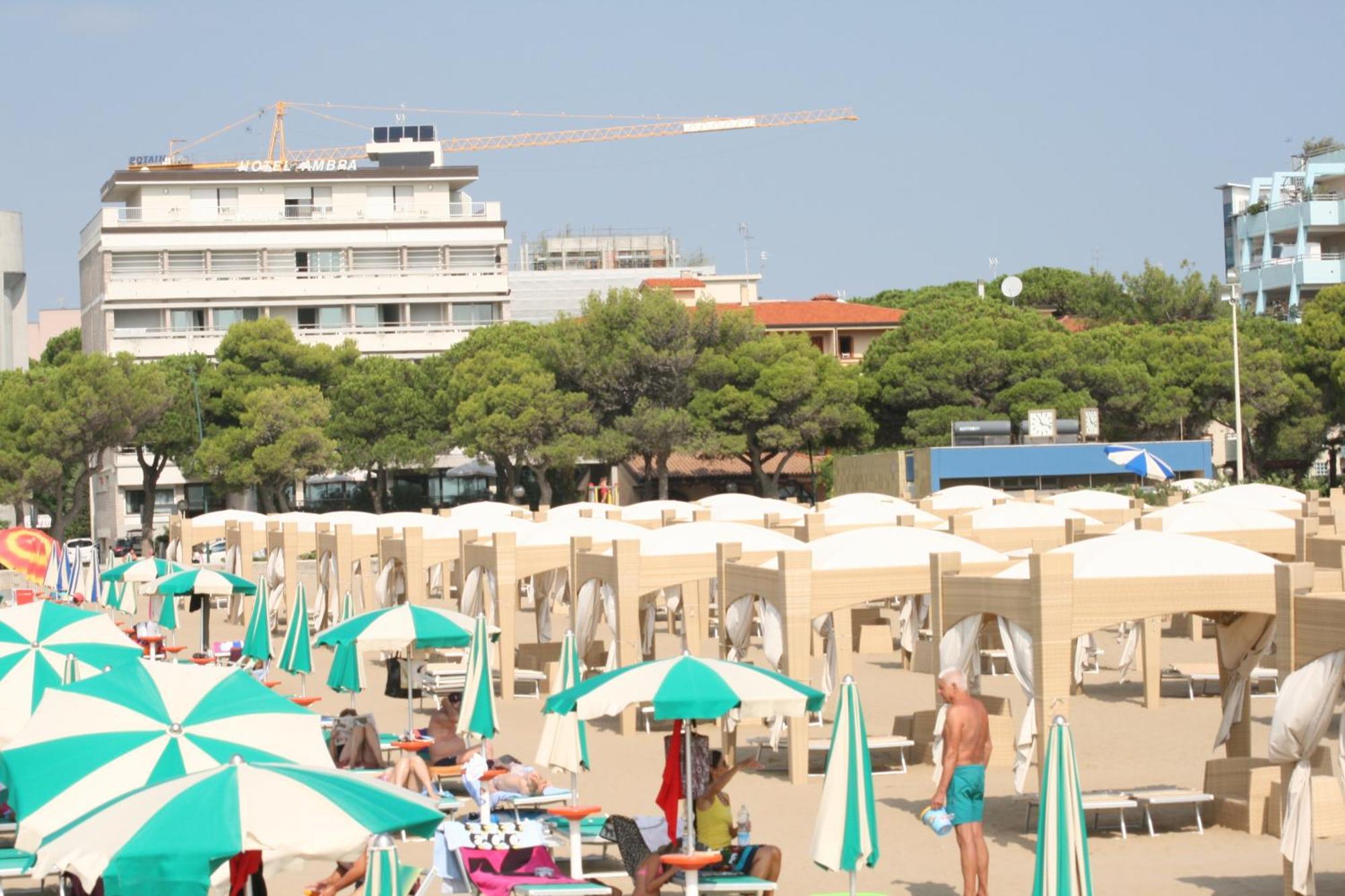 Hotel Ambra ลินญาโน ซับเบียโดโร ภายนอก รูปภาพ