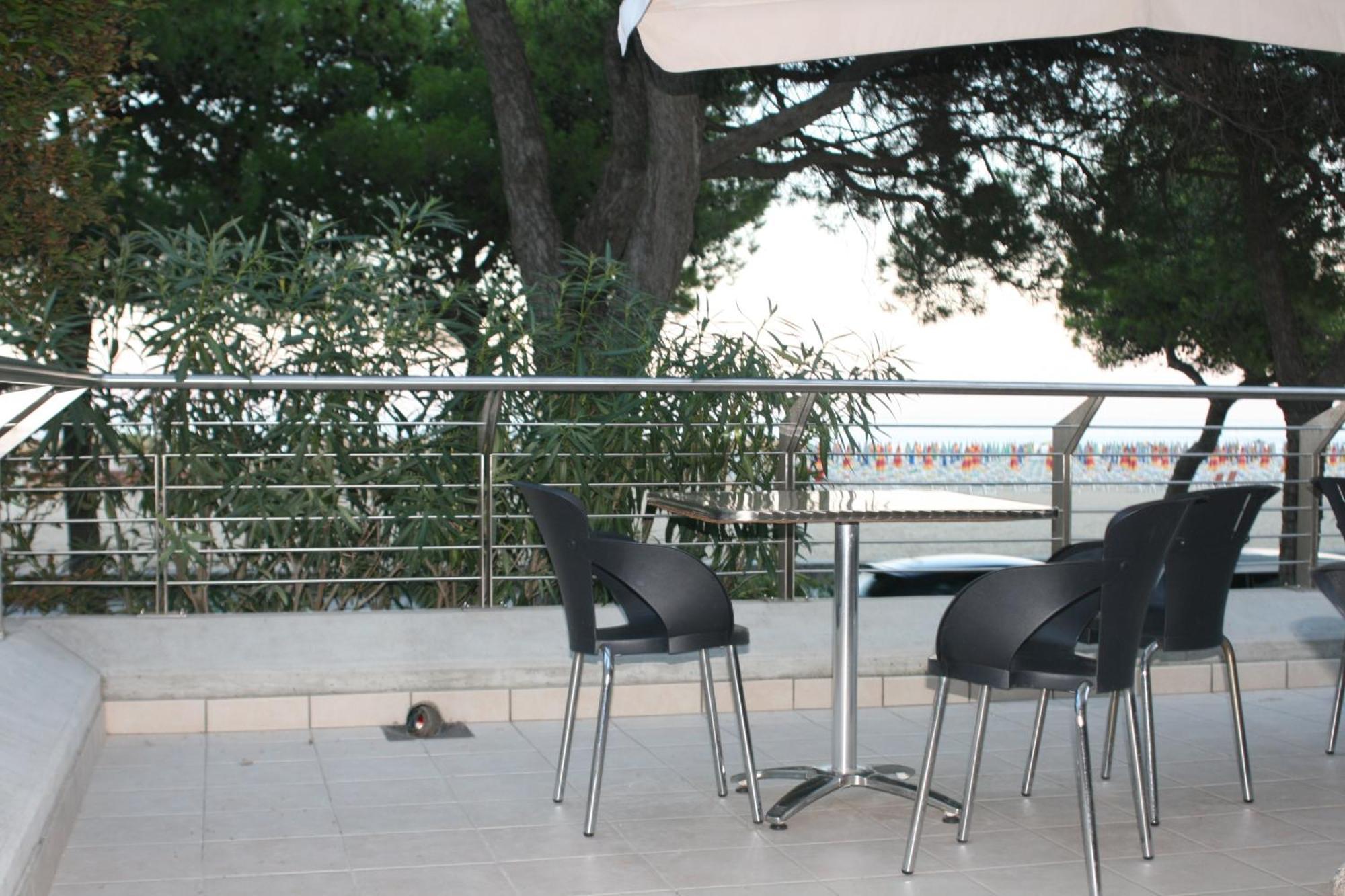 Hotel Ambra ลินญาโน ซับเบียโดโร ภายนอก รูปภาพ
