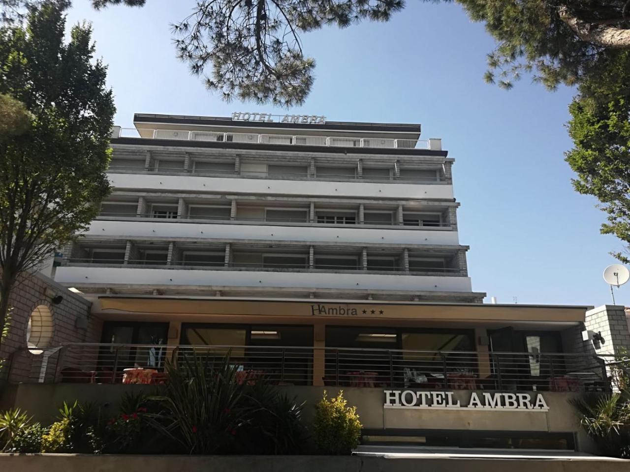 Hotel Ambra ลินญาโน ซับเบียโดโร ภายนอก รูปภาพ