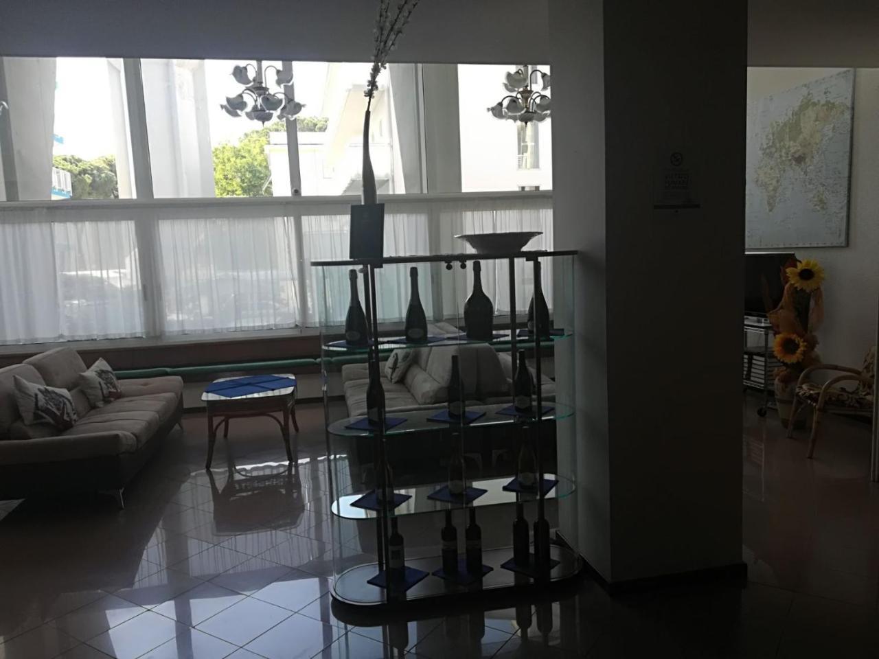 Hotel Ambra ลินญาโน ซับเบียโดโร ภายนอก รูปภาพ