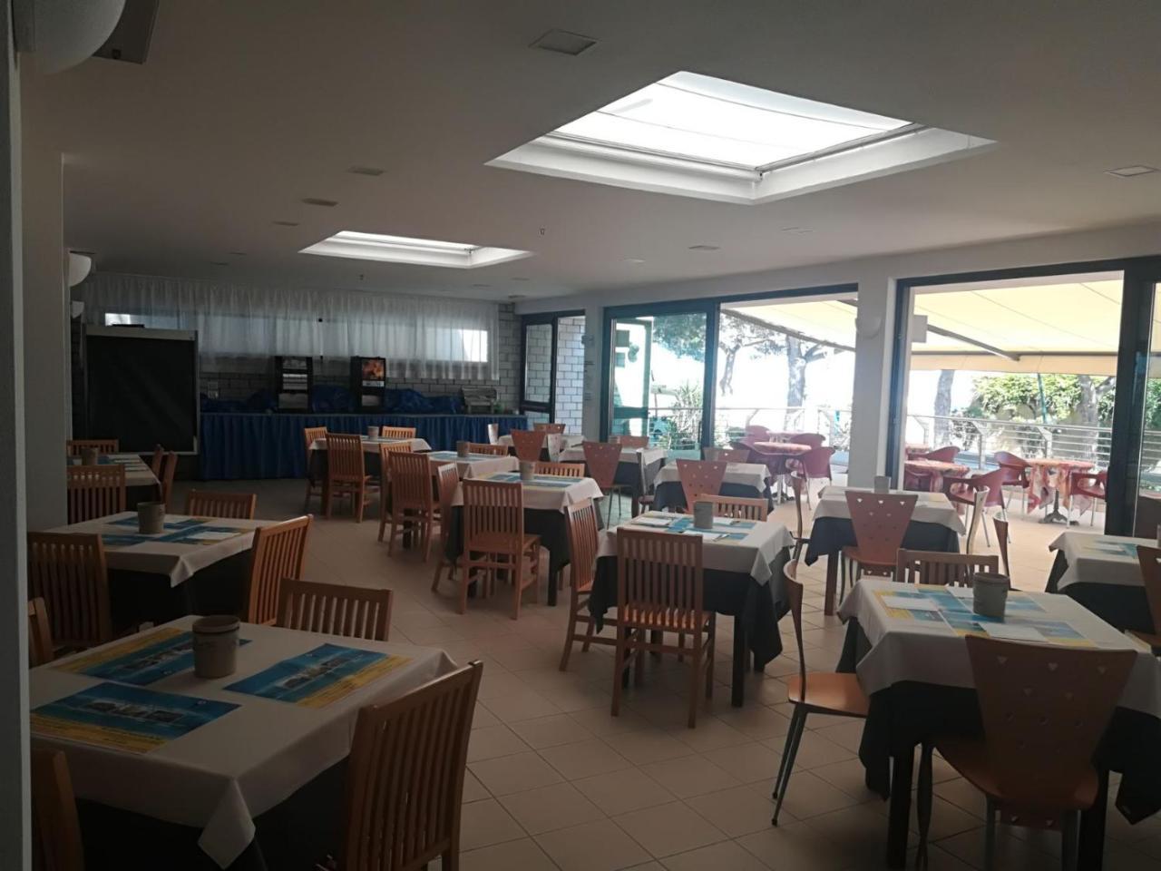 Hotel Ambra ลินญาโน ซับเบียโดโร ภายนอก รูปภาพ