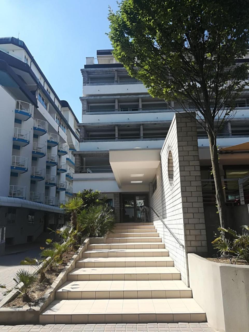 Hotel Ambra ลินญาโน ซับเบียโดโร ภายนอก รูปภาพ