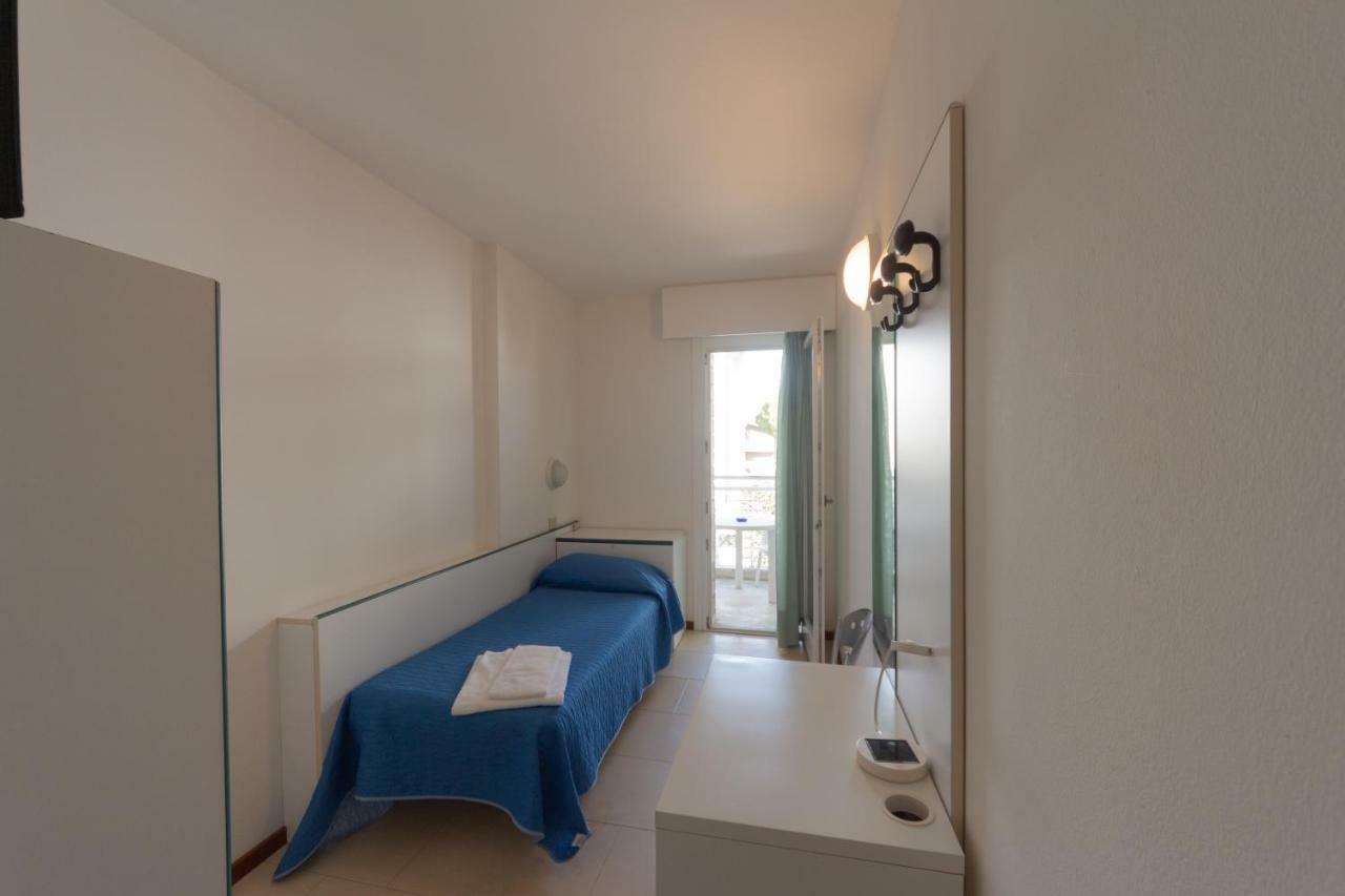 Hotel Ambra ลินญาโน ซับเบียโดโร ภายนอก รูปภาพ