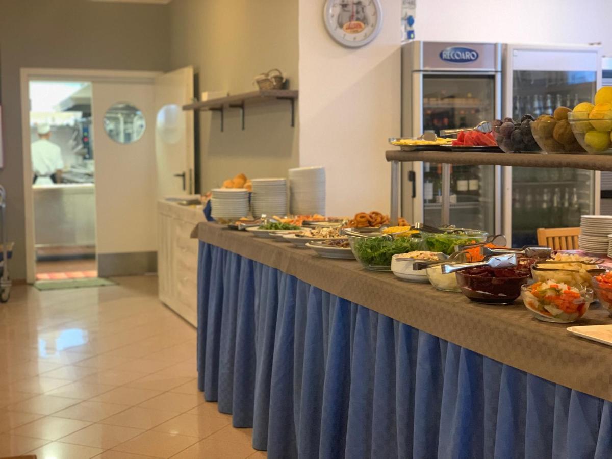 Hotel Ambra ลินญาโน ซับเบียโดโร ภายนอก รูปภาพ