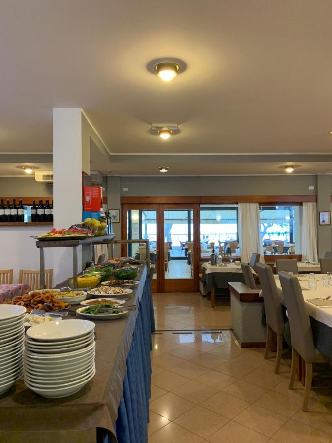 Hotel Ambra ลินญาโน ซับเบียโดโร ภายนอก รูปภาพ